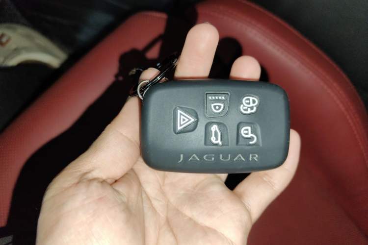 Used Jaguar F-TYPE 2022 P300 Hardtop Version R-DYNAMIC BLACK Vehicle Key