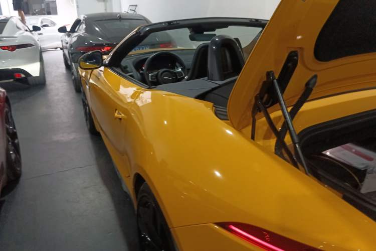 Used Jaguar F-TYPE 2022 P300 Convertible R-DYNAMIC BLACK Exterior 3