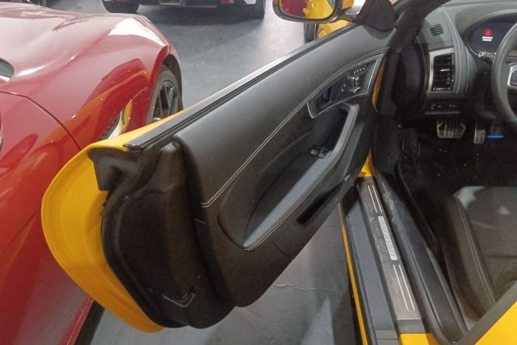 Used Jaguar F-TYPE 2022 P300 Convertible R-DYNAMIC BLACK Interior 8