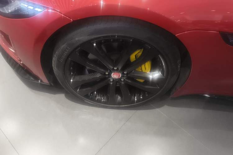 Used Jaguar F-TYPE 2023 P300 Hardtop Version R-DYNAMIC BLACK Left Front Wheel Hub