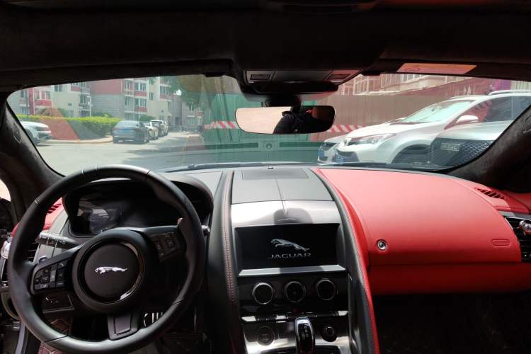 Used Jaguar F-TYPE 2024 P300 75th Anniversary Limited-Edition Hardtop Version Center Console