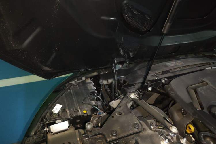 Used Jaguar F-TYPE 2024 P300 75th Anniversary Limited-Edition Hardtop Version Engine Bay Left