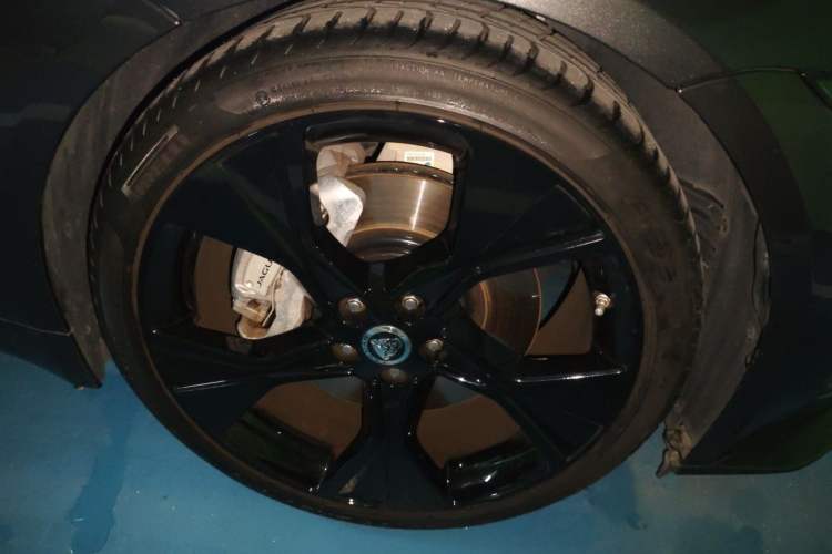 Used Jaguar F-TYPE 2024 P300 75th Anniversary Limited-Edition Hardtop Version Right Front Wheel Hub