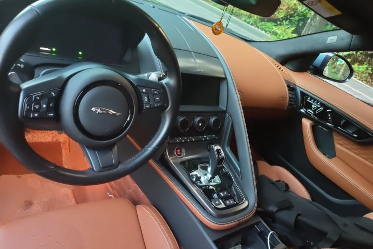 Used Jaguar F-TYPE 2024 P300 75th Anniversary Limited-Edition Hardtop Version Center Console
