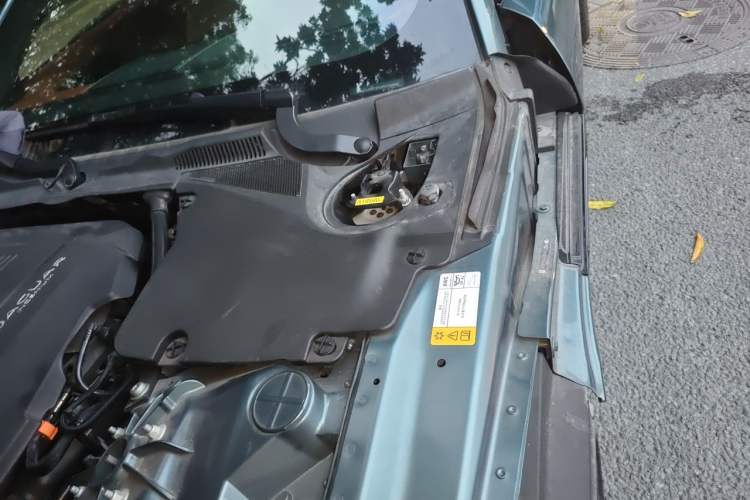 Used Jaguar F-TYPE 2024 P300 75th Anniversary Limited-Edition Hardtop Version Engine Bay Left