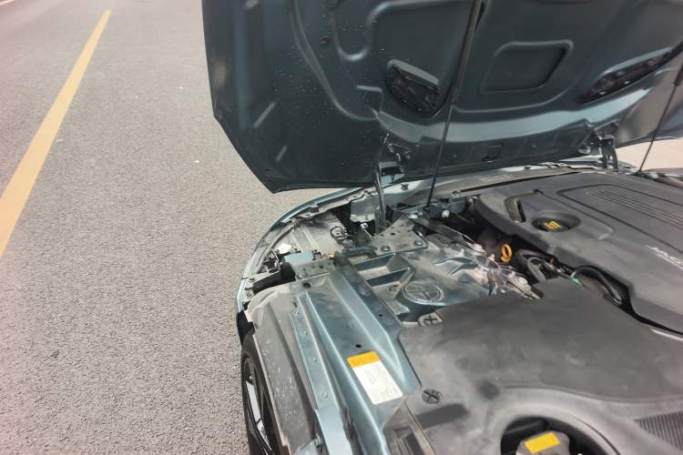 Used Jaguar F-TYPE 2024 P300 75th Anniversary Limited-Edition Hardtop Version Engine Bay Right