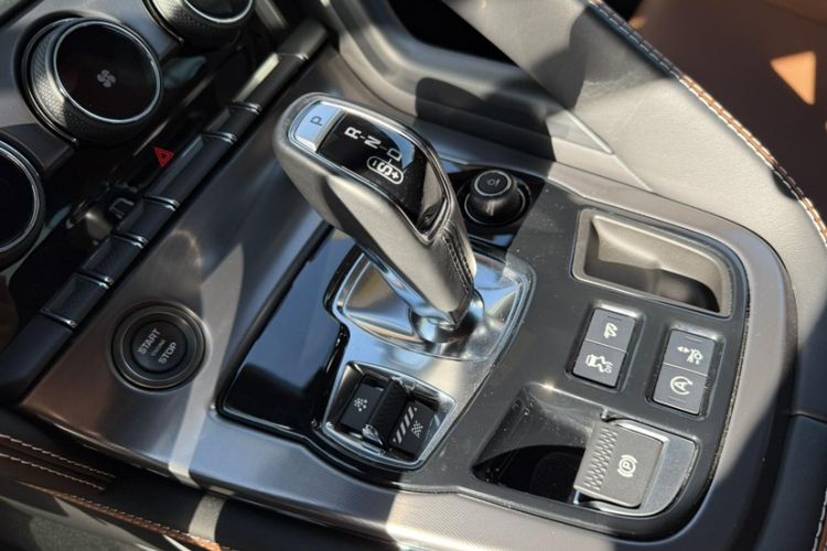 Used Jaguar F-TYPE 2024 P300 75th Anniversary Limited-Edition Hardtop Version Interior 1