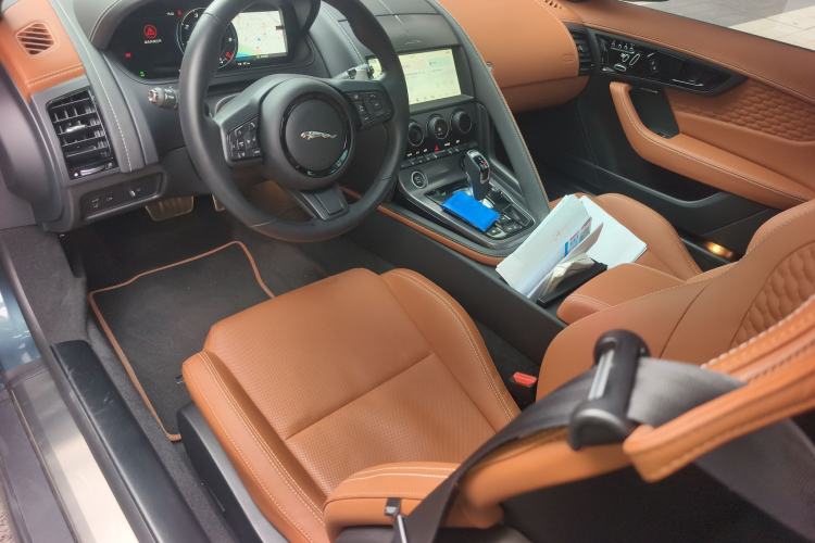 Used Jaguar F-TYPE 2024 P300 75th Anniversary Limited-Edition Hardtop Version Interior 2