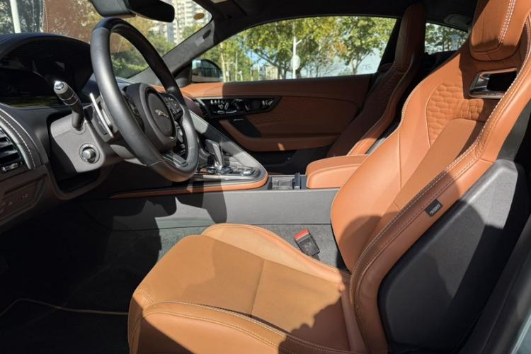 Used Jaguar F-TYPE 2024 P300 75th Anniversary Limited-Edition Hardtop Version Interior 3