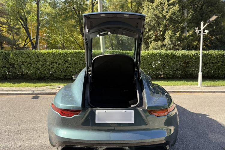 Used Jaguar F-TYPE 2024 P300 75th Anniversary Limited-Edition Hardtop Version Interior 4