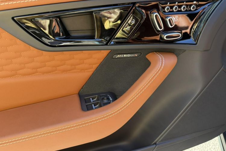 Used Jaguar F-TYPE 2024 P300 75th Anniversary Limited-Edition Hardtop Version Interior 6