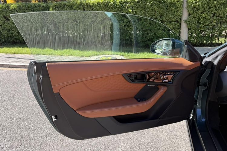 Used Jaguar F-TYPE 2024 P300 75th Anniversary Limited-Edition Hardtop Version Interior 8