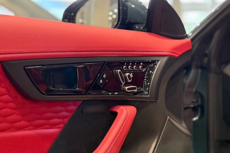 Used Jaguar F-TYPE 2024 P300 75th Anniversary Collector's Convertible Edition Interior 9