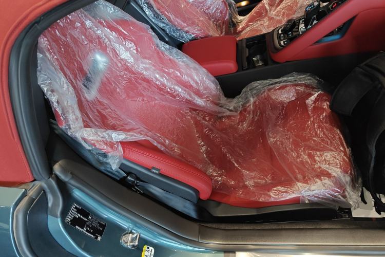 Used Jaguar F-TYPE 2024 P300 75th Anniversary Collector's Convertible Edition Right Front Seat