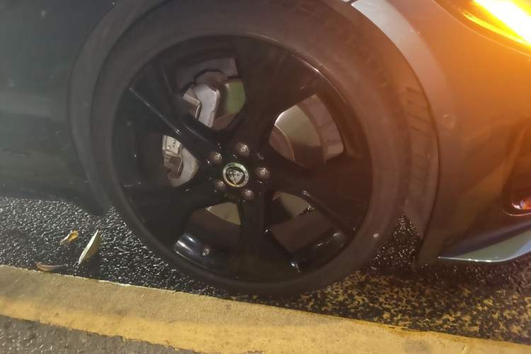 Used Jaguar F-TYPE 2024 P300 75th Anniversary Limited-Edition Hardtop Version Right Front Wheel Hub