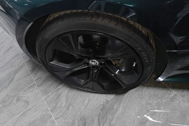 Used Jaguar F-TYPE 2024 P300 75th Anniversary Collector's Convertible Edition Right Rear Wheel Hub