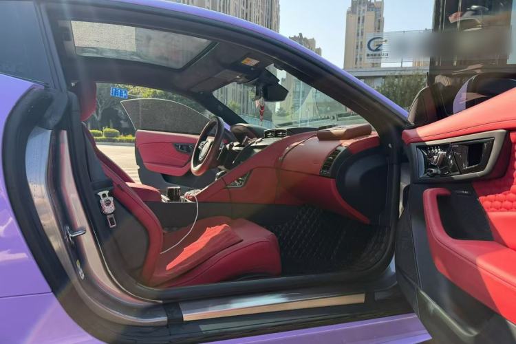 Used Jaguar F-TYPE 2024 P300 75th Anniversary Limited-Edition Hardtop Version Interior 2