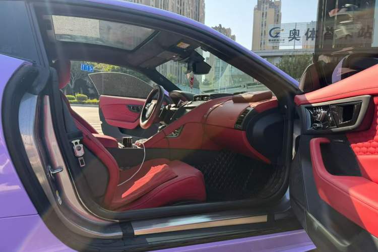 Used Jaguar F-TYPE 2024 P300 75th Anniversary Limited-Edition Hardtop Version Right Front Seat