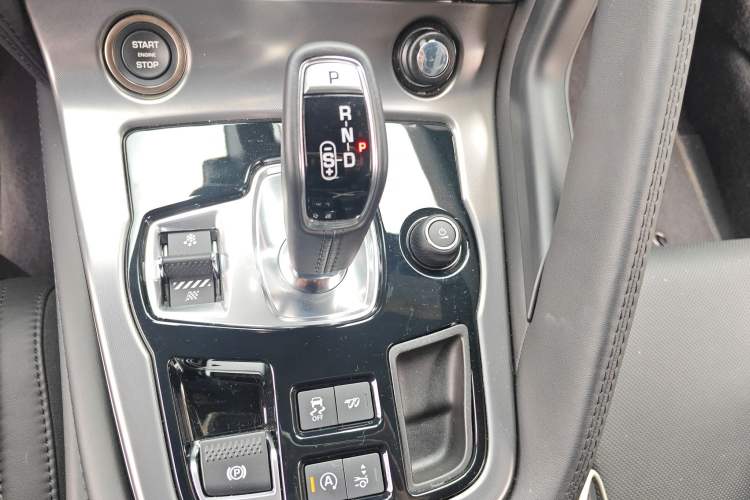 Used Jaguar F-TYPE 2024 P300 75th Anniversary Limited-Edition Hardtop Version Gear Lever