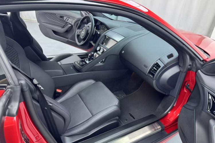Used Jaguar F-TYPE 2024 P300 75th Anniversary Limited-Edition Hardtop Version Interior 4