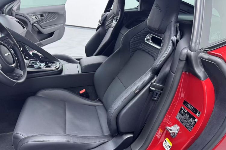 Used Jaguar F-TYPE 2024 P300 75th Anniversary Limited-Edition Hardtop Version Interior 5