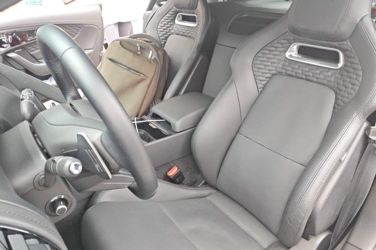 Used Jaguar F-TYPE 2024 P300 75th Anniversary Limited-Edition Hardtop Version Left Front Seat