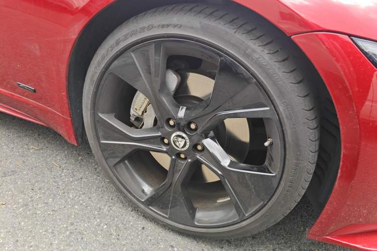 Used Jaguar F-TYPE 2024 P300 75th Anniversary Limited-Edition Hardtop Version Right Front Wheel Hub