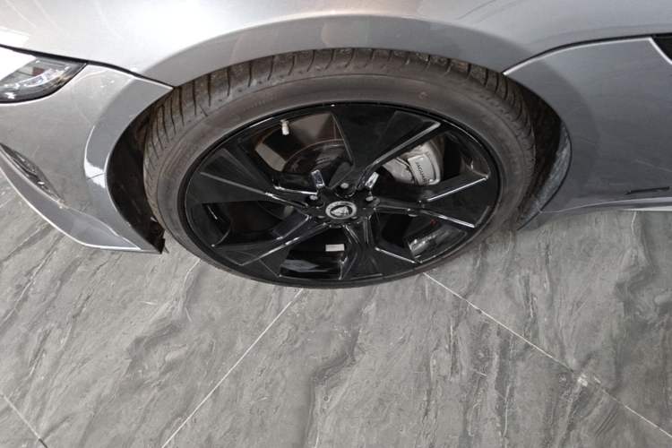 Used Jaguar F-TYPE 2024 P300 75th Anniversary Limited-Edition Hardtop Version Left Front Wheel Hub