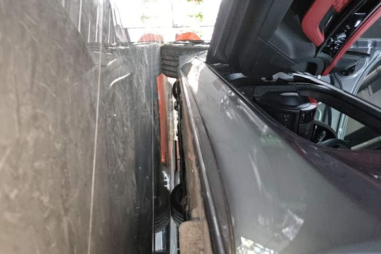Used Jaguar F-TYPE 2024 P300 75th Anniversary Limited-Edition Hardtop Version Left Side Sill