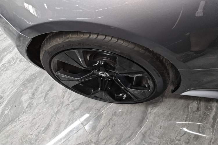 Used Jaguar F-TYPE 2024 P300 75th Anniversary Limited-Edition Hardtop Version Right Rear Wheel Hub