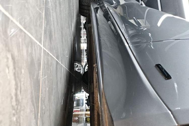 Used Jaguar F-TYPE 2024 P300 75th Anniversary Limited-Edition Hardtop Version Right Side Sill