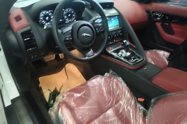 Used Jaguar F-TYPE 2024 P300 75th Anniversary Limited-Edition Hardtop Version Center Console