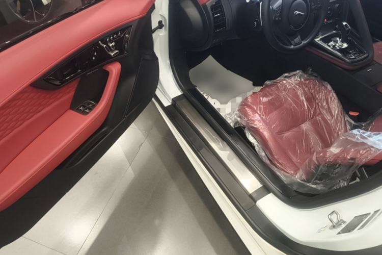 Used Jaguar F-TYPE 2024 P300 75th Anniversary Limited-Edition Hardtop Version Driver Seat