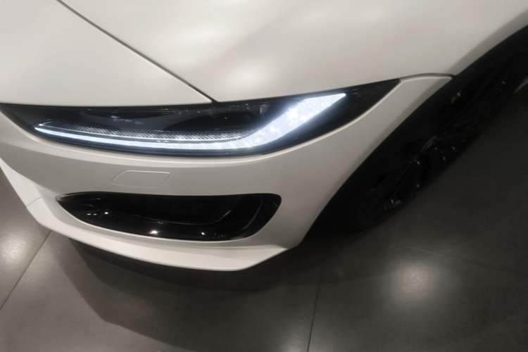 Used Jaguar F-TYPE 2024 P300 75th Anniversary Limited-Edition Hardtop Version Left Front Headlight