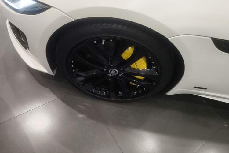 Used Jaguar F-TYPE 2024 P300 75th Anniversary Limited-Edition Hardtop Version Left Front Wheel Hub