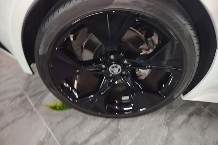 Used Jaguar F-TYPE 2024 P300 75th Anniversary Collector's Convertible Edition Right Rear Wheel Hub