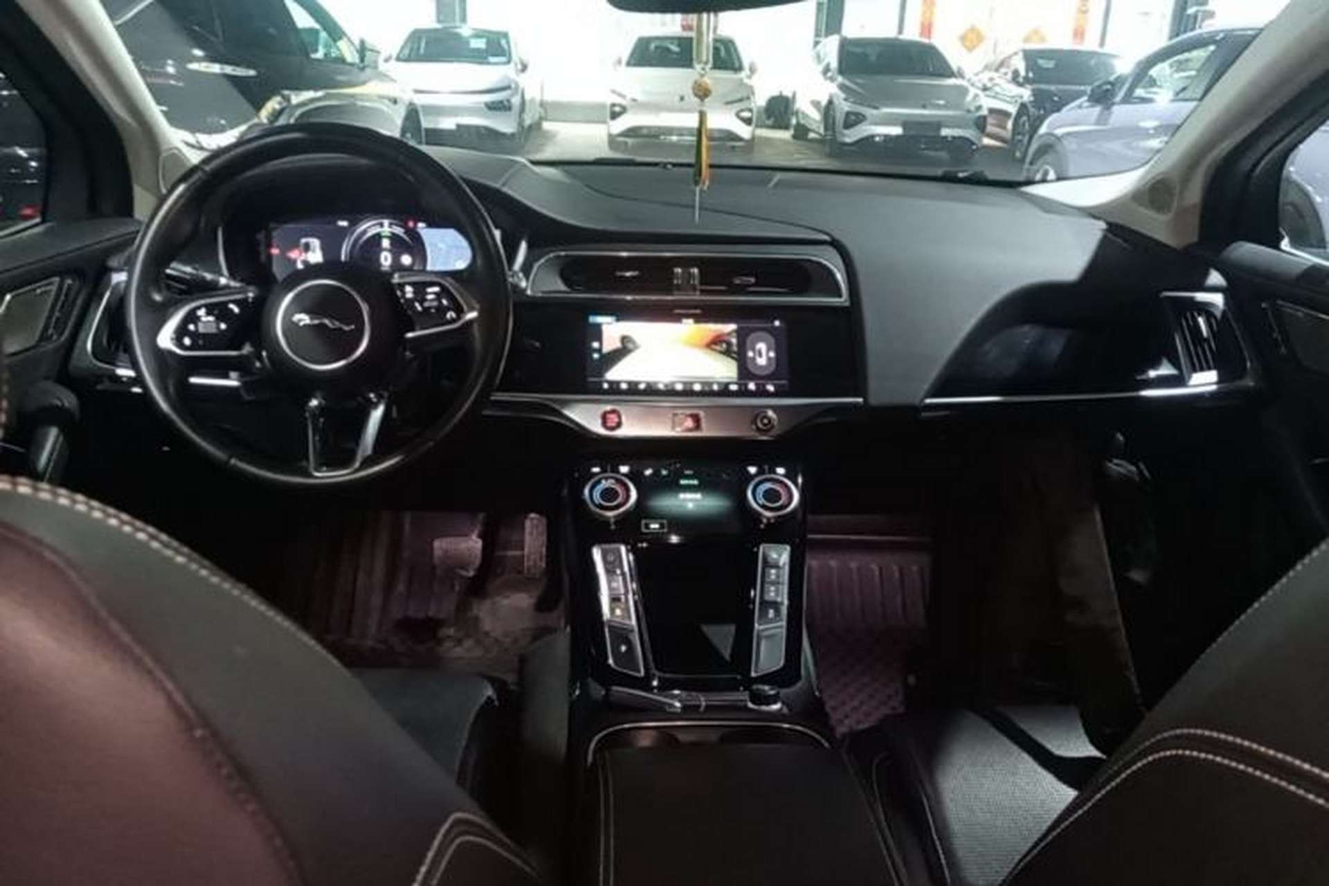 Used Jaguar I-PACE 2018 EV400 SE Center Console