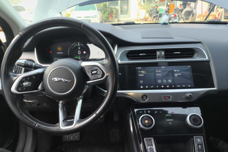 Used Jaguar I-PACE 2018 EV400 SE Center Console