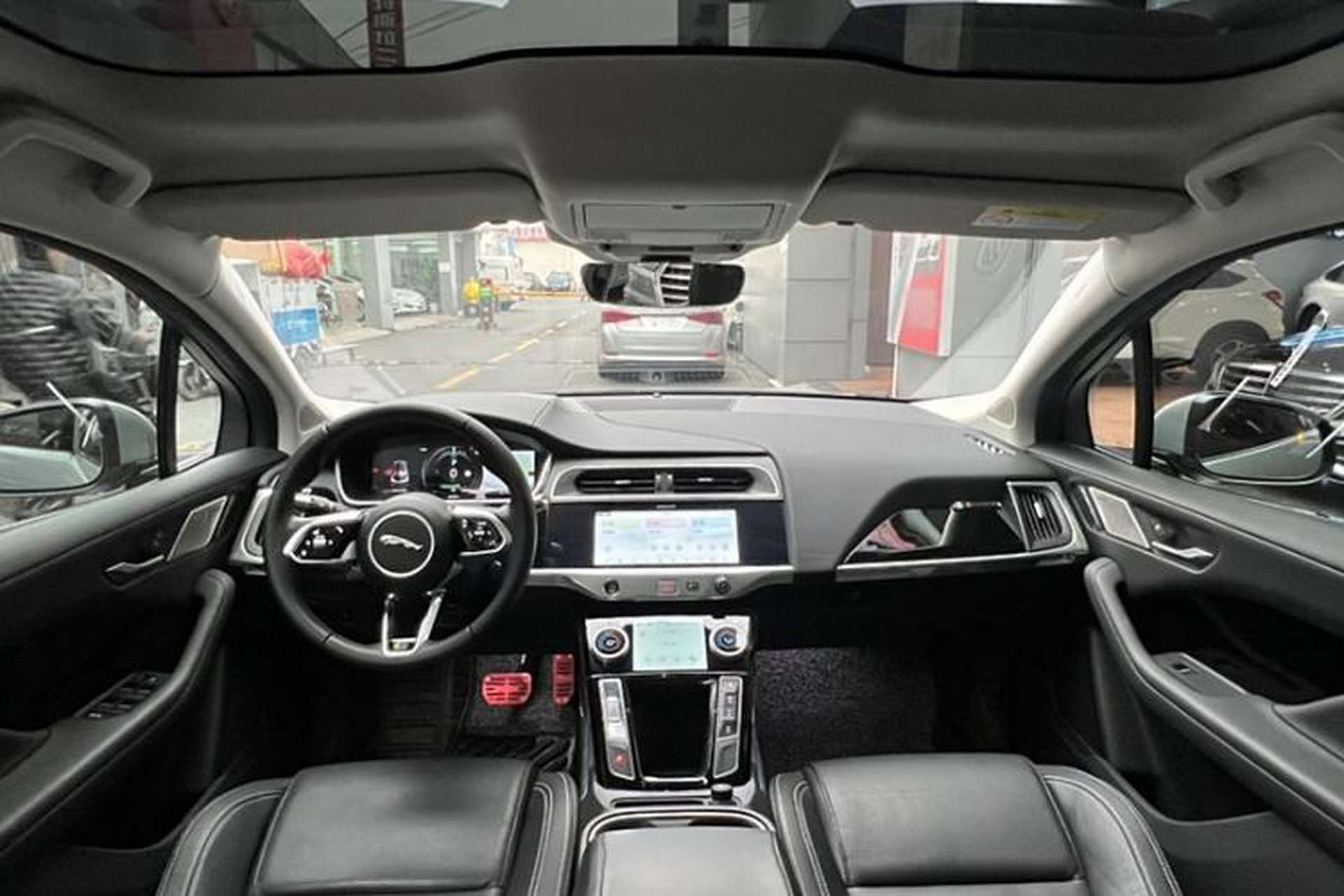 Used Jaguar I-PACE 2018 EV400 SE Interior 2