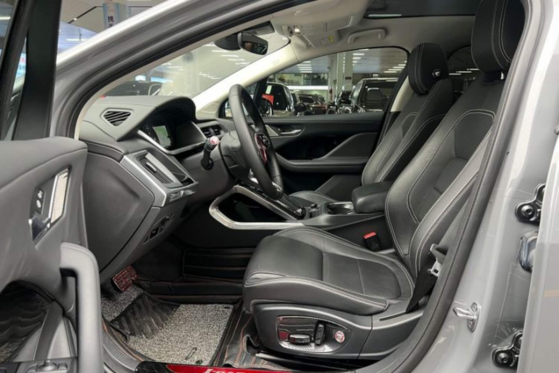 Used Jaguar I-PACE 2018 EV400 SE Interior 5