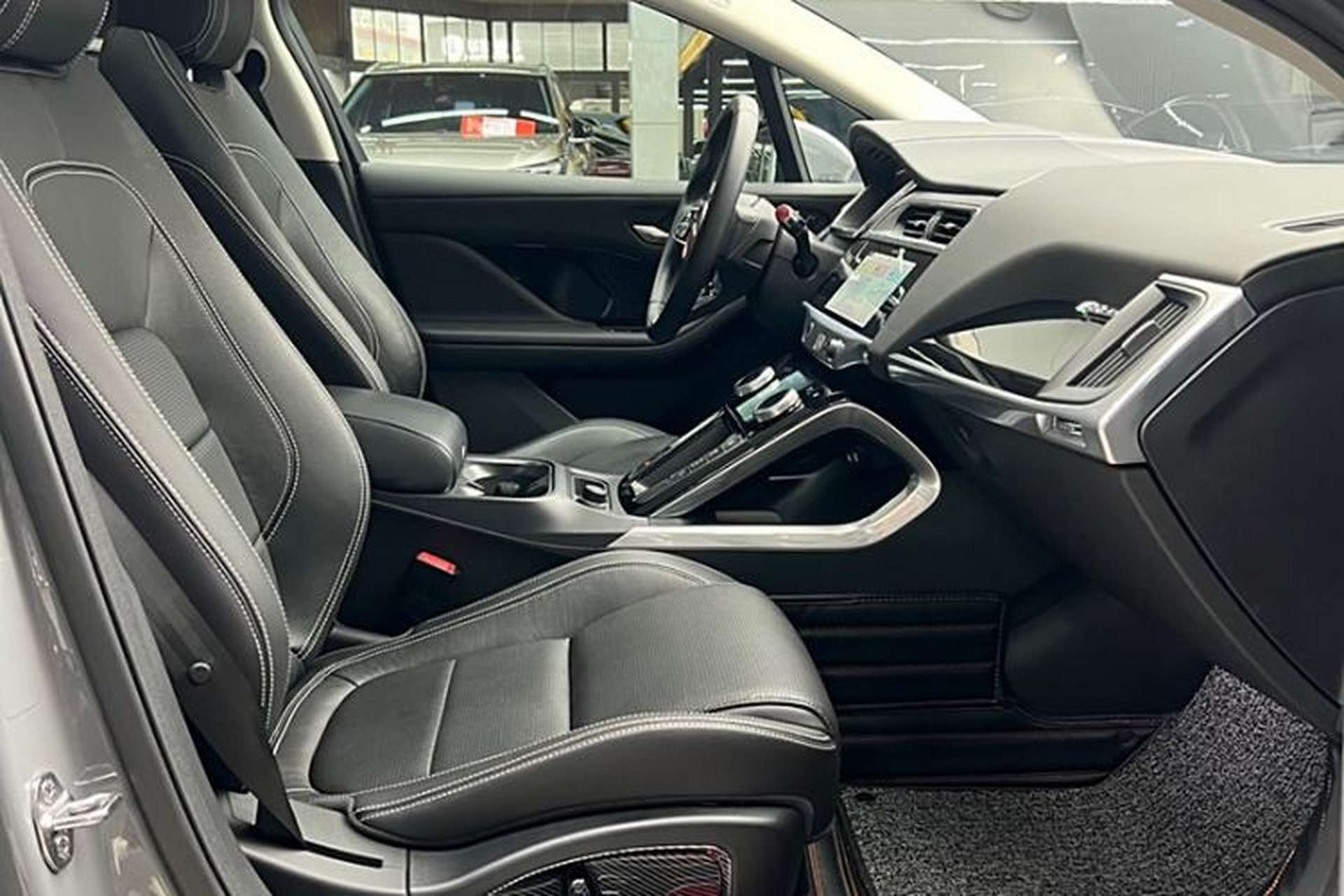 Used Jaguar I-PACE 2018 EV400 SE Interior 8