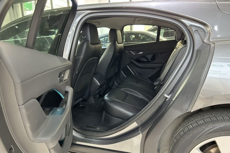 Used Jaguar I-PACE 2018 EV400 SE Interior 8