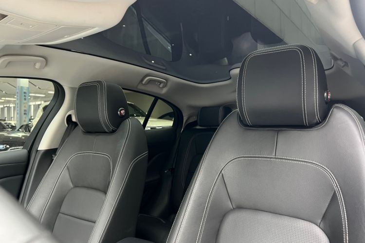 Used Jaguar I-PACE 2018 EV400 SE Interior 9