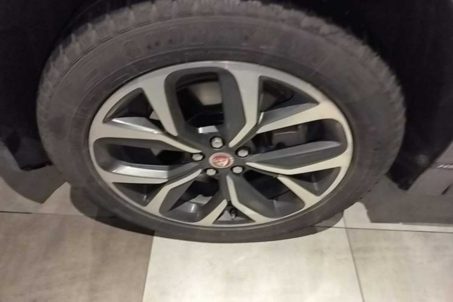 Used Jaguar I-PACE 2018 EV400 HSE Left Front Wheel Hub