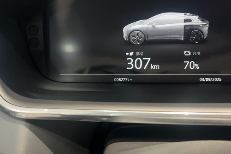 Used Jaguar I-PACE 2018 EV400 SE Odometer Close Up
