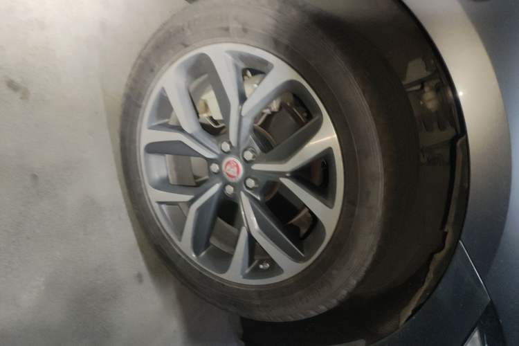 Used Jaguar I-PACE 2018 EV400 HSE Right Front Wheel Hub