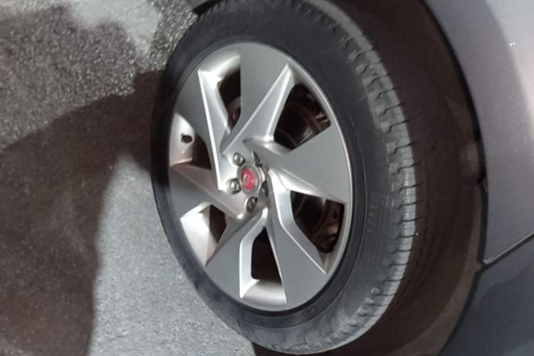 Used Jaguar I-PACE 2018 EV400 SE Right Rear Wheel Hub