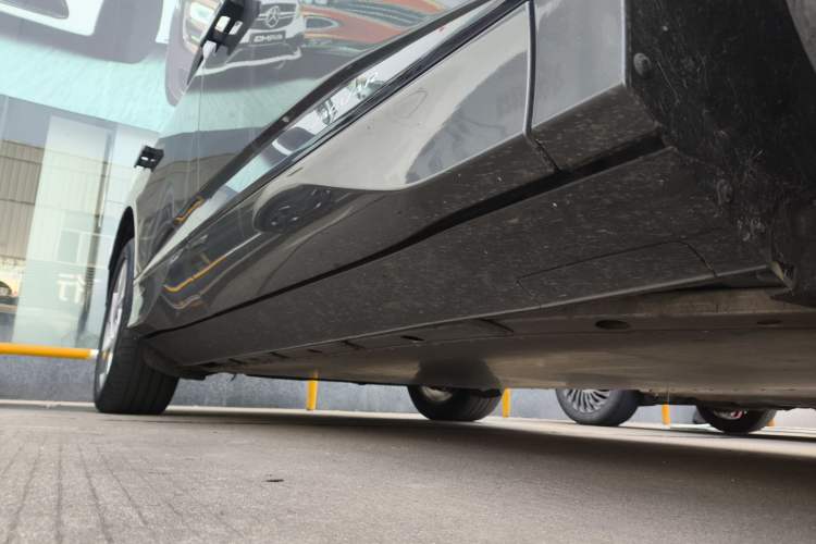 Used Jaguar I-PACE 2018 EV400 SE Right Side Sill