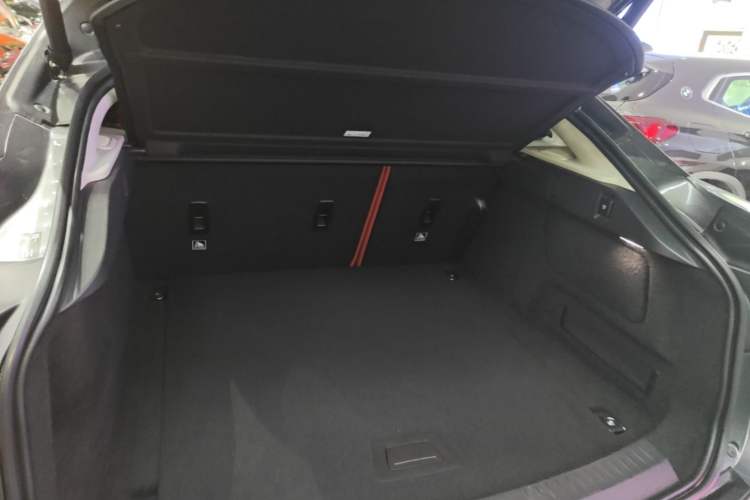 Used Jaguar I-PACE 2018 EV400 SE Trunk