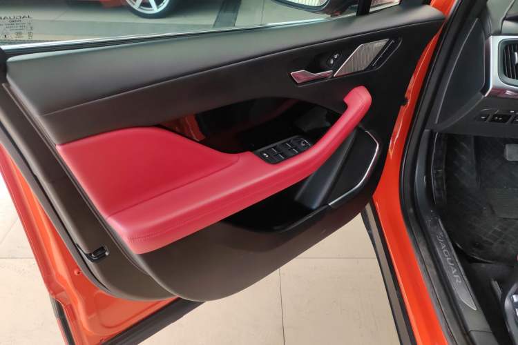 Used Jaguar I-PACE 2018 EV400 HSE Left Front Door Interior